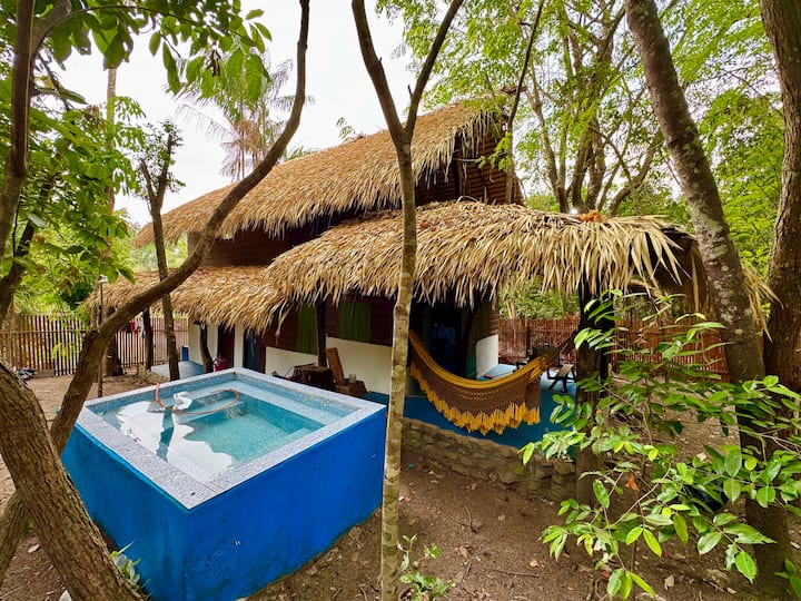 Casa da Árvore com piscina